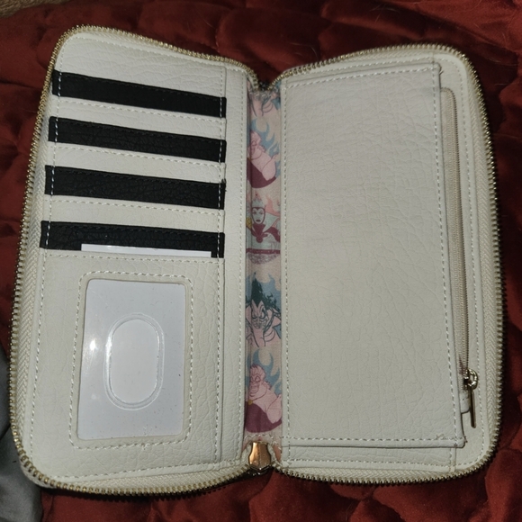 NWOT Disney/Loungefly wallet - Picture 4 of 5